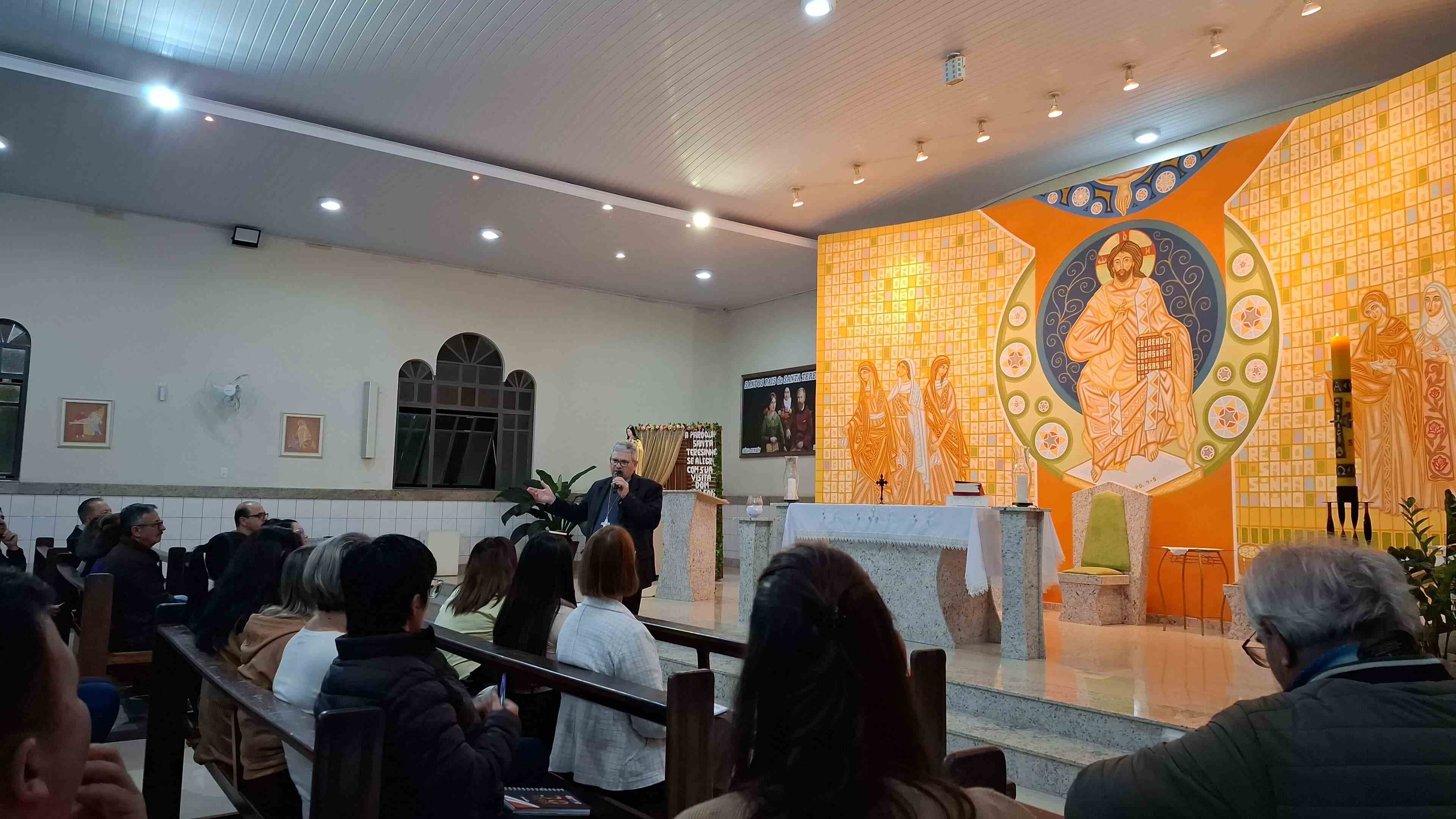 Bispo diocesano participa de reunião com lideranças da Paróquia de Nova Brasília, em Imbituba