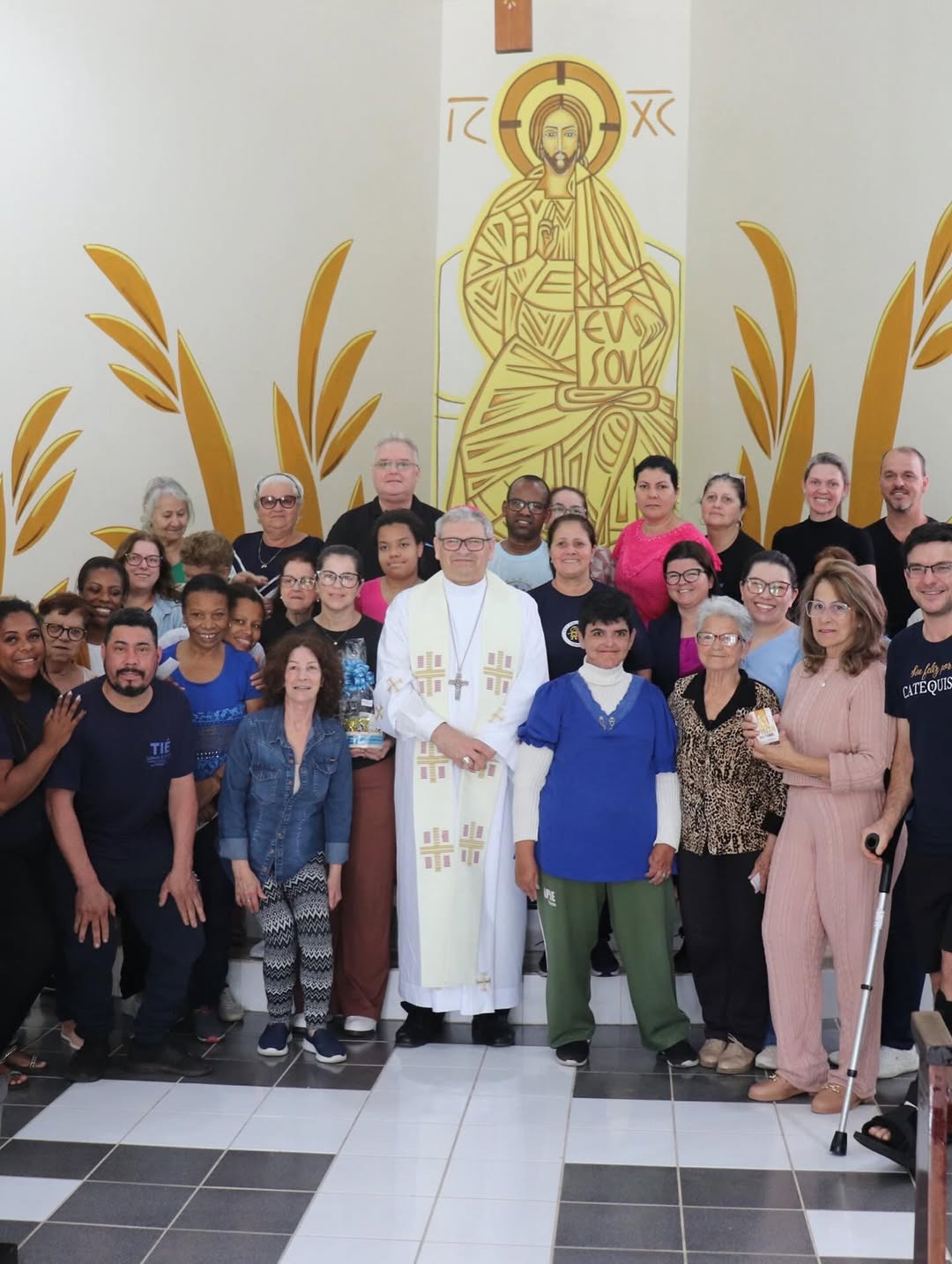 Paróquia do Morrotes: bispo diocesano visita escolas, empresas e comunidades no primeiro dia