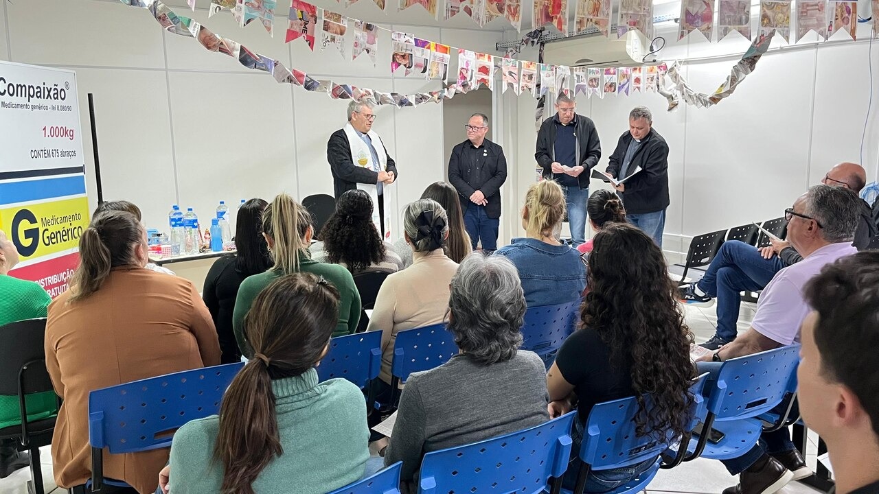 Paróquia de Oficinas: bispo diocesano visita escolas e áreas da saúde e segurança 