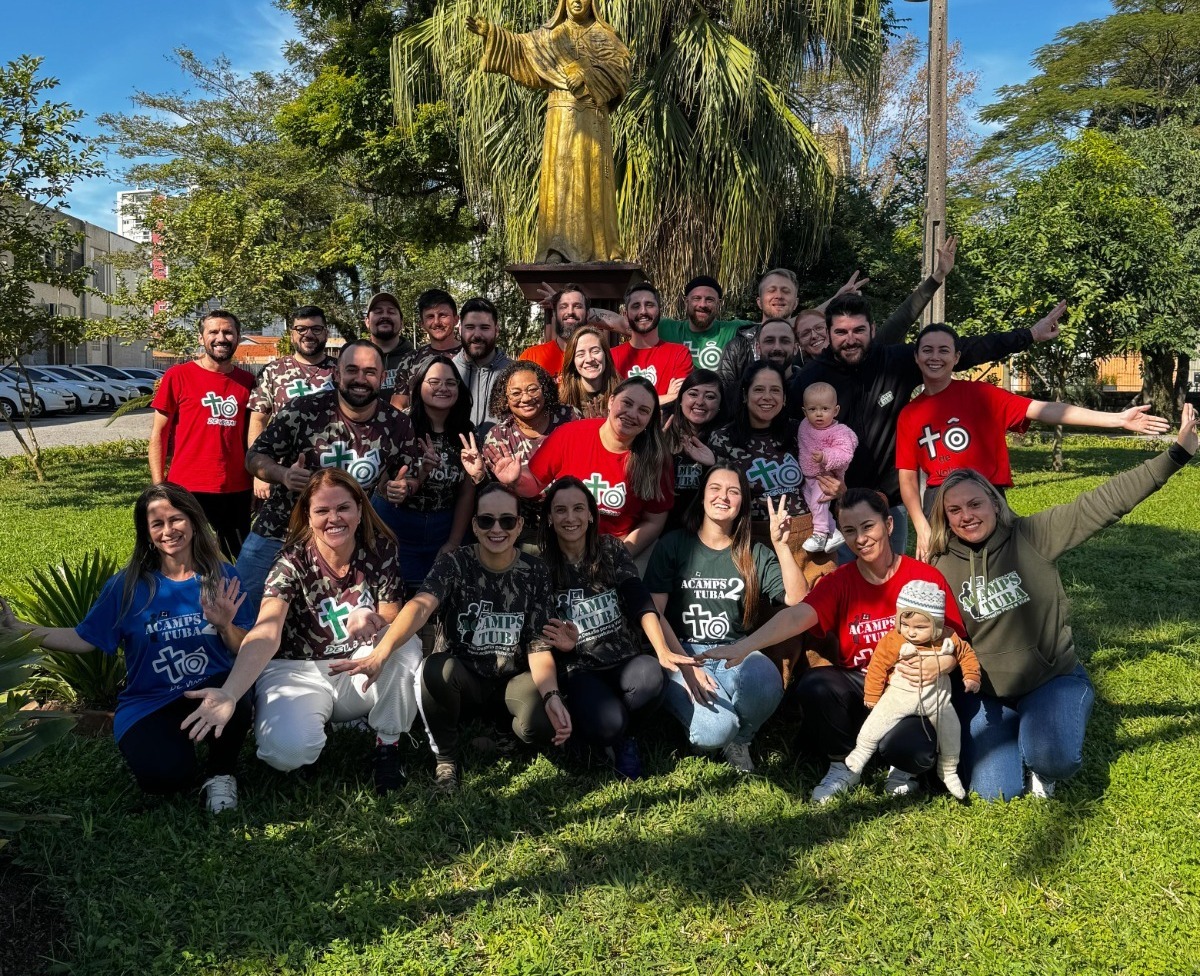 Equipe do AcampsTuba se reúne em retiro no Lar da Menina, em Tubarão