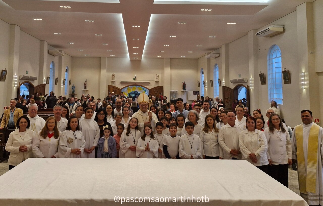 Dom Adilson Pedro Busin, CS, celebra missa de Corpus Christi na Paróquia São Martinho de Tours