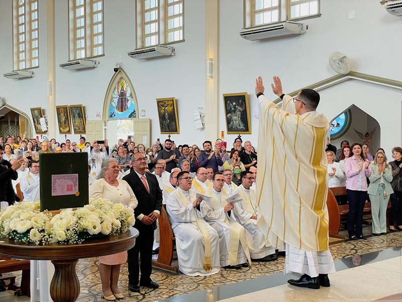 Adson da Silva Muniz foi ordenado padre