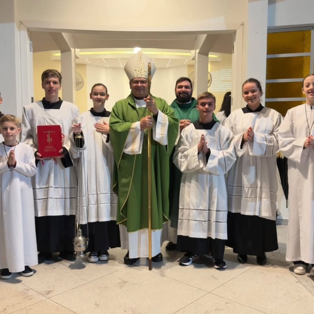 Paróquia de Monte Castelo: bispo diocesano visita escolas e comunidades 