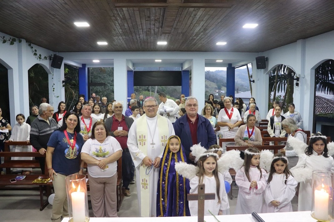Paróquia do Morrotes: bispo diocesano visita gruta e área da segurança no segundo dia 