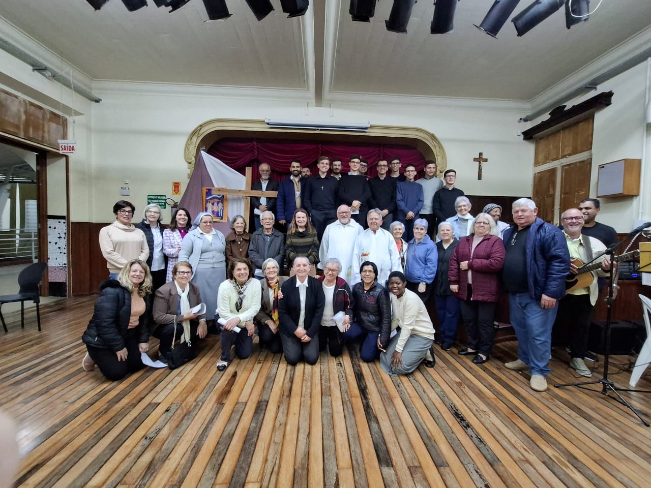 Padres participam de celebração ecumênica no Colégio São José, em Tubarão