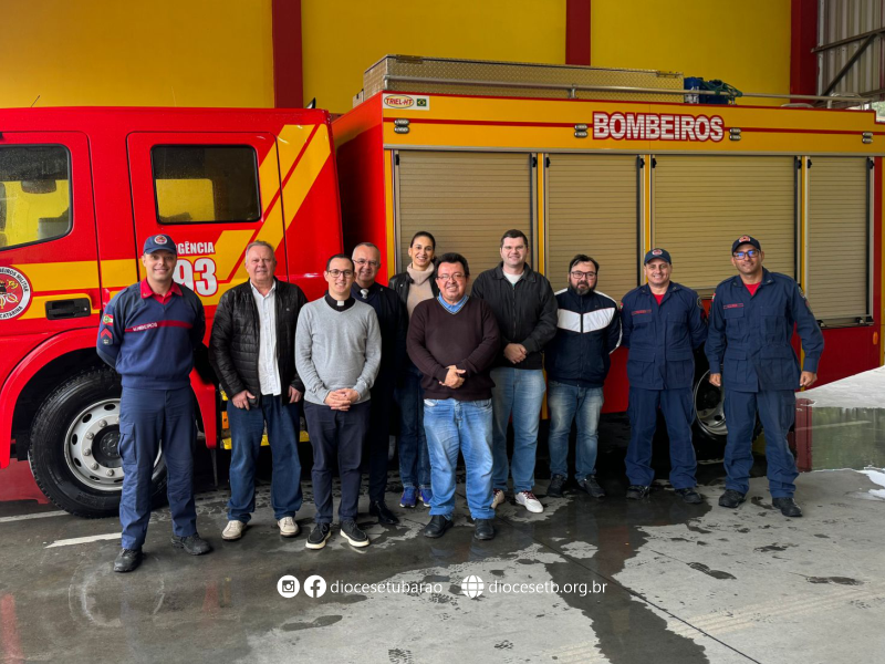 Padres de Laguna reúnem-se com o Corpo de Bombeiros para providências nos imóveis da Mitra