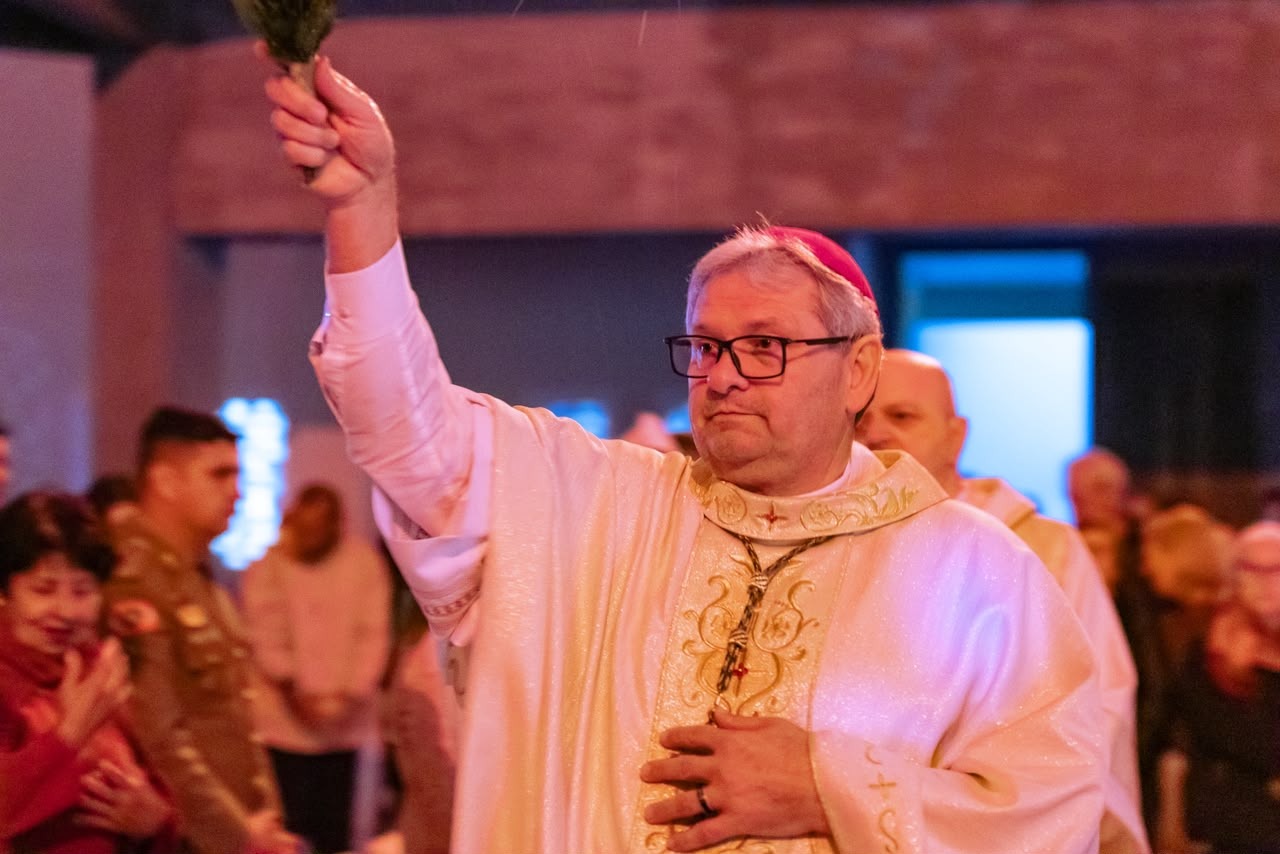 Igreja Matriz Santa Teresinha é dedicada em noite de fé em Tubarão