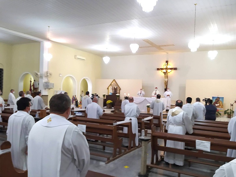 Presbitério de Tubarão celebra a Eucaristia, concluindo seu retiro anual