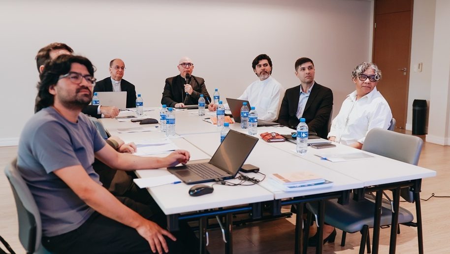 Grupo de Trabalho sobre IA inicia atividades com bispos, assessores da CNBB e estudiosos
