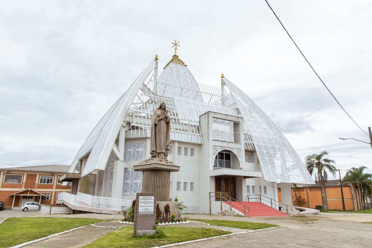 Com rito presidido por Dom Adilson, Igreja Matriz Santa Teresinha será dedicada nesta quarta-feira