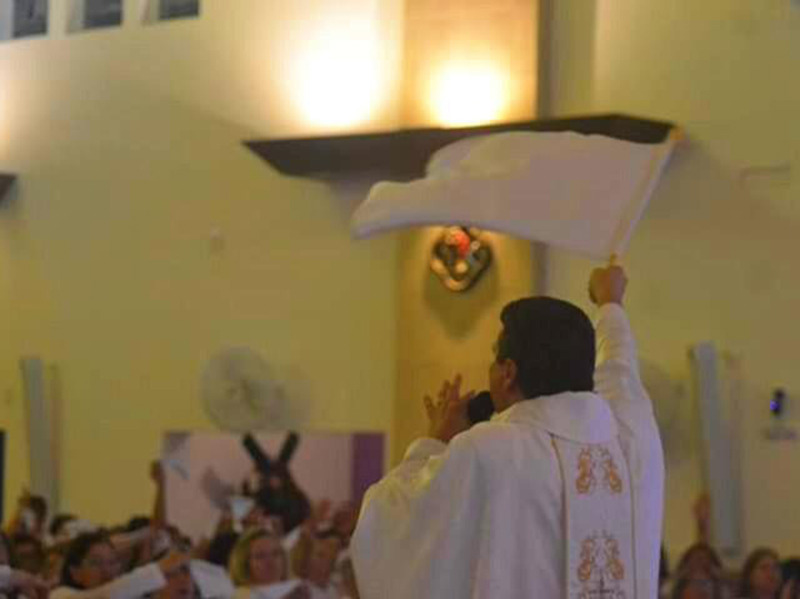 Missa pela Paz, reúne mais de 2 mil fiéis na Igreja Matriz de Jaguaruna.